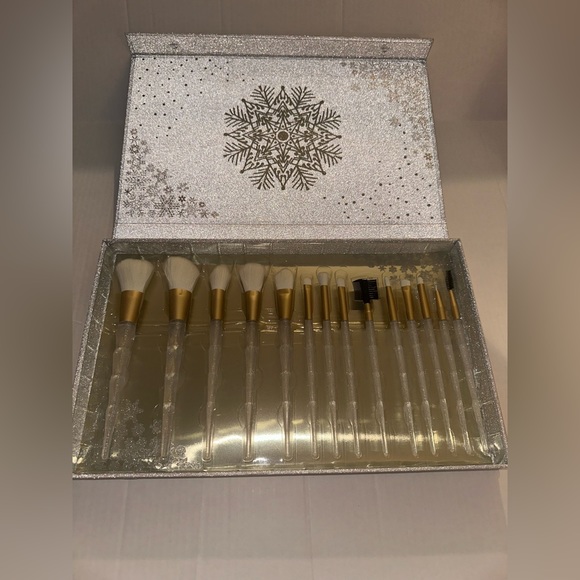Ellen Tracy huge makeup brush set! Super pretty shimmer brushes and gorgeous box - Picture 2 of 4